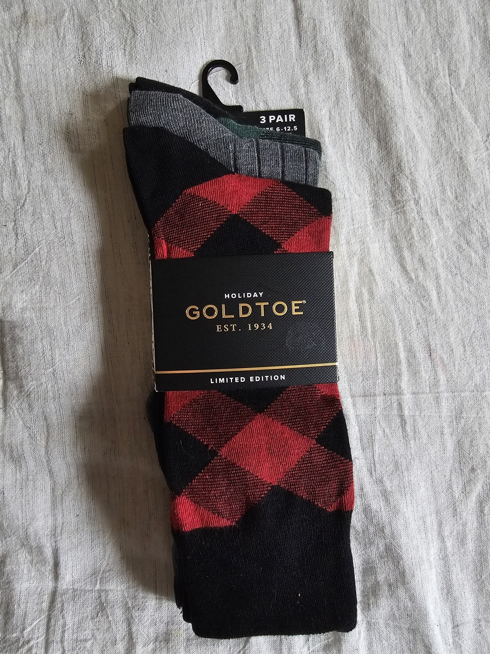 Gold Toe Men’s Argyle Crew Socks - Black & Red (3 Pair)